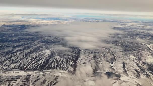 Dessus Des Nuages Regardant Vers Bas Sur Les Montagnes Enneigées — Video