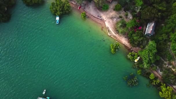 Turquoise Waters Kilifi Creek Boats Moored Bank Countryside Town Kilifi — Stock Video