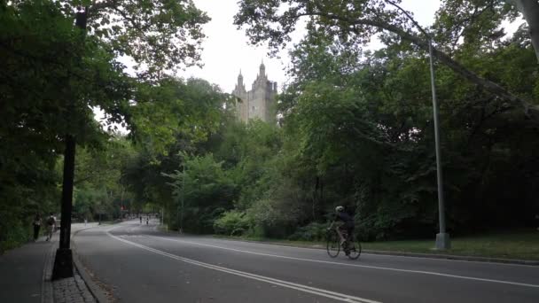 Images Ralenti Cyclistes Circulant Dans Central Park — Video