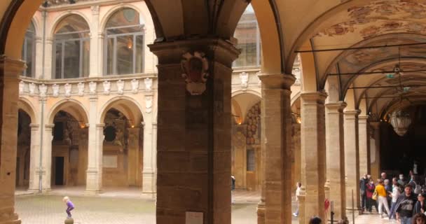 Prachtig Uitzicht Binnenplaats Van Het Historische Beroemde Archiginnasio Bologna Italië — Stockvideo