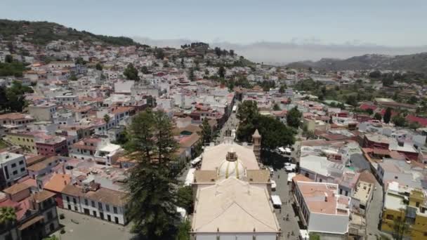 Teror Kasabasının Havadan Görünüşü Bazilikası Bulutları Gün Ortasında Gran Canaria — Stok video