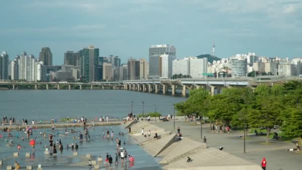 Zoom Yeouido Hangang Park Kids Water Playground Para Ponte Mapo — Vídeo de Stock