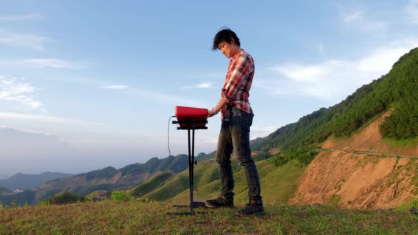 在越南山区山谷进行现场音乐制作 — 图库视频影像