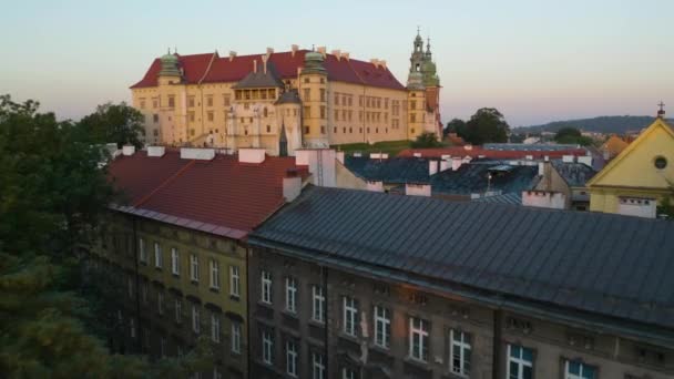 Hihetetlen Drone Shot Reveals Wawel Royal Castle Vistula River Mögött — Stock videók