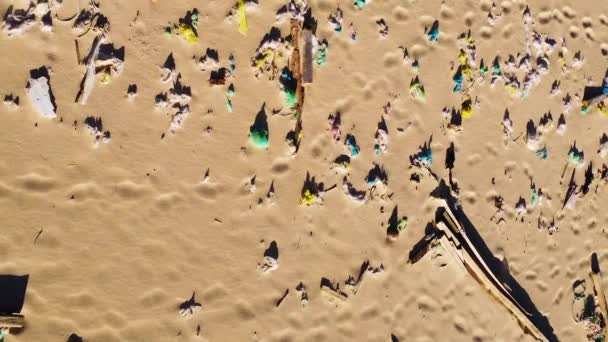 Strandvervuiling Tropische Kust Vervuild Door Plastic Afval Van Boven Naar — Stockvideo