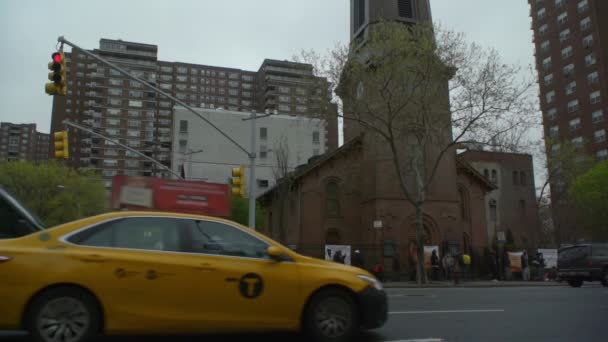 Kyrkan Heliga Apostlarna Chelsea New York Omgiven Penn South Prisvärda — Stockvideo