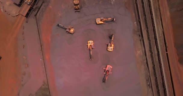 Birds Eye View Excavators Lifting Coal Paradip Port Orissa India — 비디오