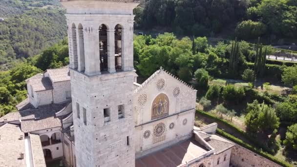 Spoletoドーム教会 早朝の空中ビューをオービットします 夏のシーズン 青空晴れた日 スポルテオ ウンブリア イタリア — ストック動画