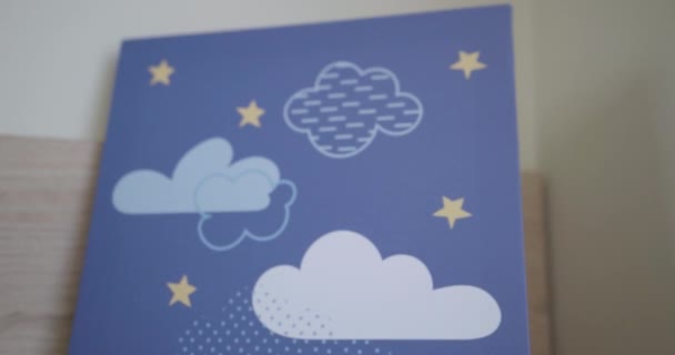Close Uma Pintura Com Desenhos Nuvens Estrelas Como Uma Decoração — Vídeo de Stock