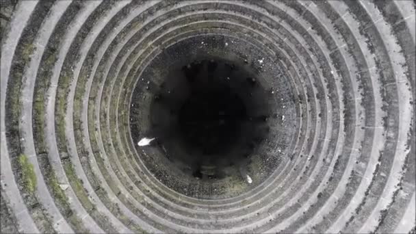 Een Uitzicht Verticaal Naar Beneden Kijkend Gigantische Tunnel Van Ladybower — Stockvideo