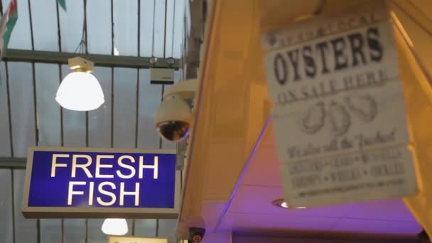 Świeże Ryby Ostrygi Zaloguj Się Swansea Market Wales Polska — Wideo stockowe