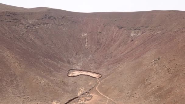 Vandringsleder Och Synfält Omgivet Stenar Inom Ett Grunt Bergsområde Fuerteventura — Stockvideo
