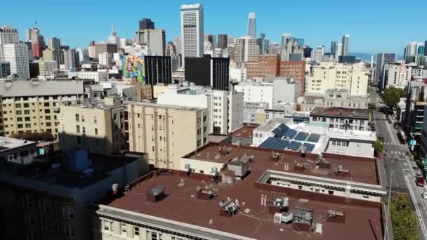 미국의 샌프란시스코의 경사지에 평지에서 다운타운 상공을 날면서 — 비디오