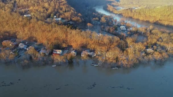 Antenn Top Över Lövskog Med Översvämmade Flodfront Hem Kentucky Usa — Stockvideo