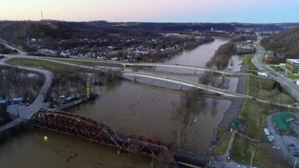 Aerial Landscape Frankfort Kentucky Traffic Cars Crossing Bridge River Sunset — Stock Video