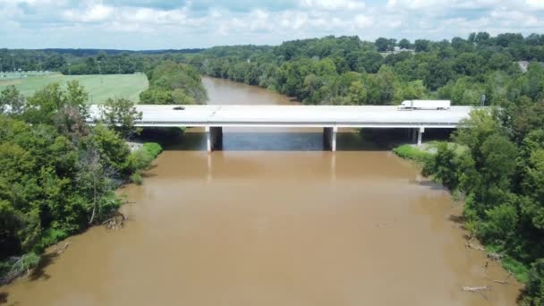 Drone Tiro Ponte Interestadual Sobre Rio Yadkin — Vídeo de Stock