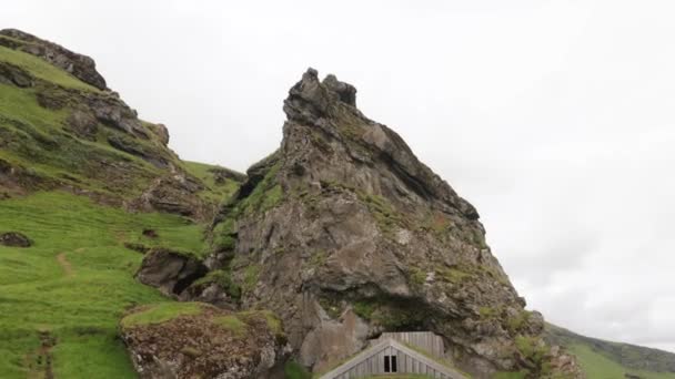 Casa Piatră Veche Din Islanda Mișcare Lentă Înclinată Jos — Videoclip de stoc