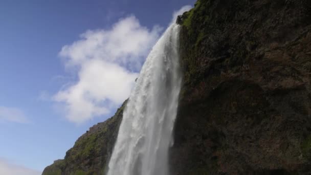 Seljalandsfoss Falls Στην Ισλανδία Gimbal Βίντεο Κοντά Σταθερή — Αρχείο Βίντεο