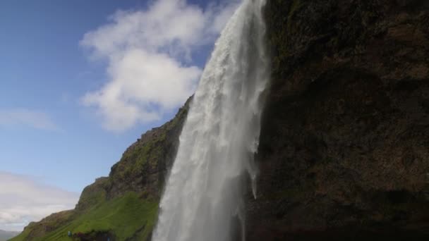 Seljalandsfoss Cai Islândia Com Vídeo Gimbal Inclinando Para Baixo — Vídeo de Stock