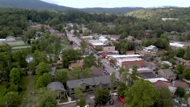 Antenn Snabb Knuff Över Blåser Rock North Carolina — Stockvideo