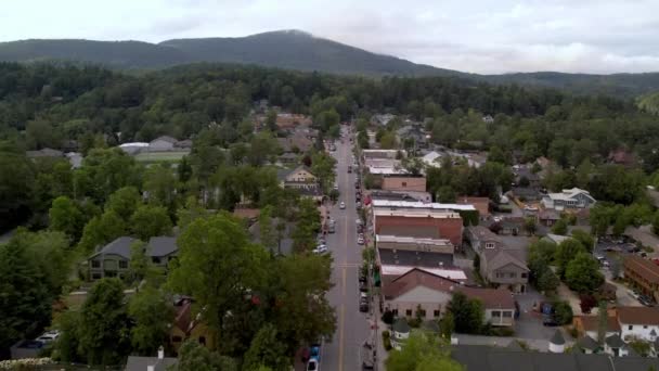 Snabb Antenn Tryck Ner Genom Blåsa Rock North Carolina — Stockvideo