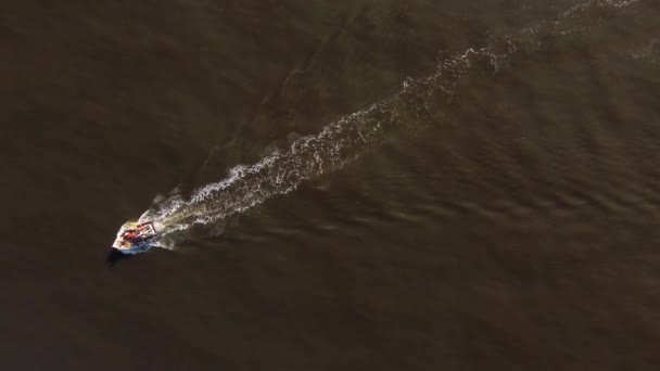 Drone Widok Góry Szybki Rejs Łodzią Rybacką Oceanie Atlantyckim Zachodzie — Wideo stockowe