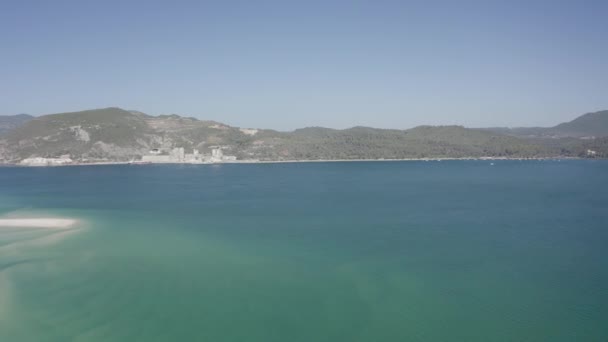 Botes Pesca Tiro Aéreo Que Salen Muelle Mar Atlántico Azul — Vídeo de stock