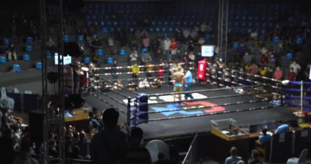 Pullback Chain Link Fence Muay Thai Fight Famous Rajadamnern Stadium — Stock Video