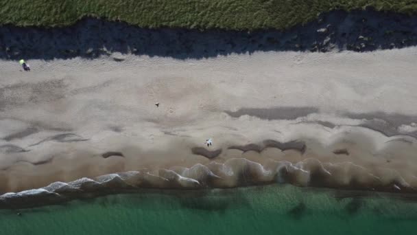 Piękna Biała Plaża Sfilmowana Góry Dronem Bulbjerg Denmark — Wideo stockowe