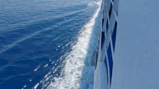 Bovenaanzicht Aan Boord Ferry Boot Zeilen Open Zee Water Zeeschuim — Stockvideo