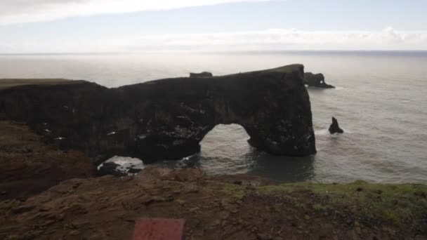 Mirador Dyrhlaey Islandia Con Video Gimbal Caminando Lado — Vídeo de stock