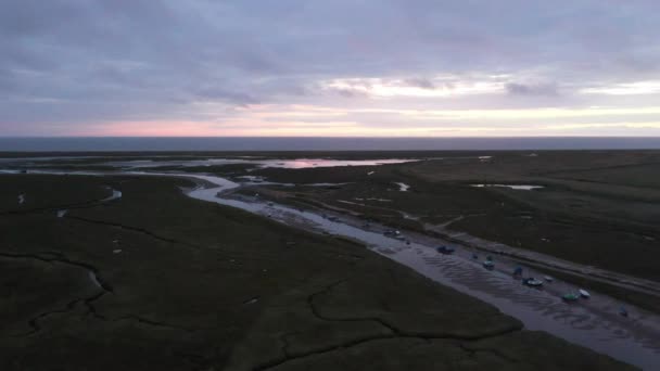 Letecké Záběry Nad Blakeneyho Bažinami Norfolku Při Východu Slunce — Stock video