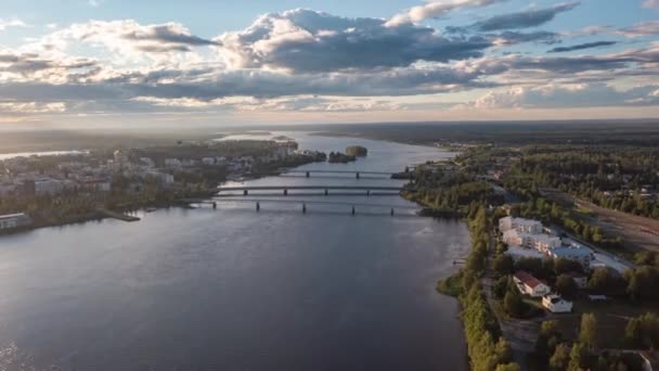 Hyperlapse Van Wolken Bruggen Stad Tornio Zomeravond Finland — Stockvideo