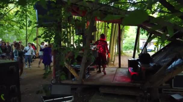Gente Fiesta Bailando Frente Escenario Trabajo Festival Música Rote Dichte — Vídeos de Stock