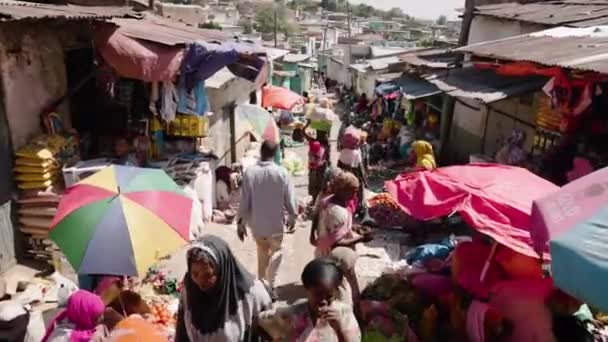 Pessoas Lotadas Rua Mercado Cidade Velha Harar Etiópia Rastreamento Disparado — Vídeo de Stock