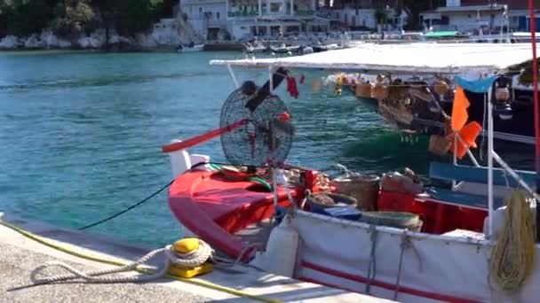 Barco Pesca Esperando Porto Grécia — Vídeo de Stock