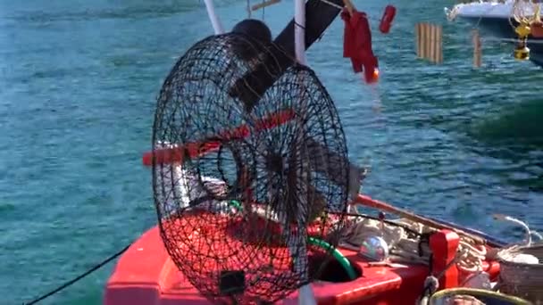 Pescador Preparando Para Pescar Porto Grécia — Vídeo de Stock