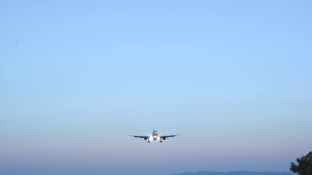 Primer Plano Avión Aterrizando Grecia Skiathos — Vídeos de Stock