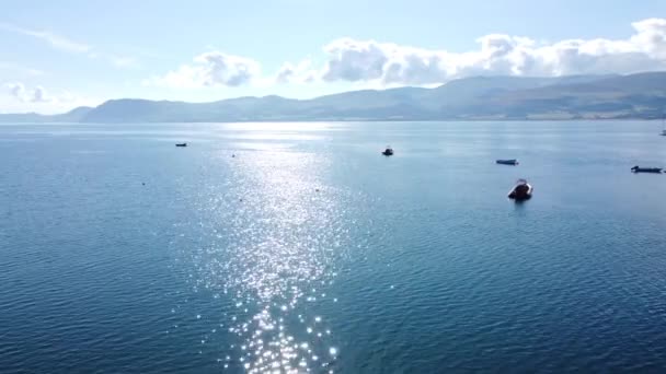 Snowdonia Nın Berrak Dağ Manzarası Güneşli Sakin Galler Parıldayan Deniz — Stok video