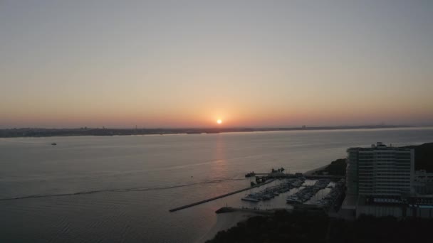 Vista Ampla Sol Nascente Mar Cidade Portugal — Vídeo de Stock