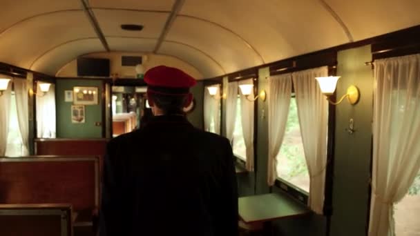 Trein Ticket Inspecteur Loopt Lege Oude Vintage Eetwagon Van Ouderwetse — Stockvideo