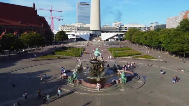 Famosa Fonte Neptuno Pátio Torre Berlim Vôo Visão Aérea Espetacular — Vídeo de Stock