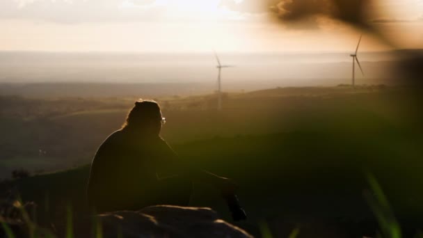 Éolienne Éolienne Paysage Photographe Créatif Prenant Des Photos Mère Terre — Video