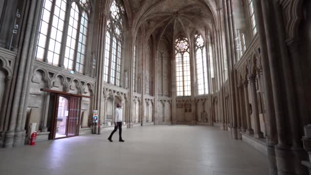 Hombre Solitario Arquitectura Gótica Marvel Saint Germain Laye Capilla Del — Vídeo de stock
