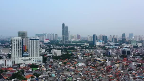 Horizonte Aéreo Densos Edificios Metropolitanos Yakarta Día Nebuloso — Vídeo de stock