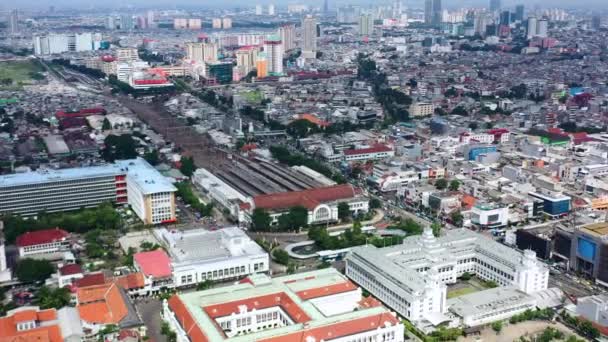 Antenowa Panorama Stacji Kolejowej Kota Tua Dżakarcie Indonezja Słoneczny Dzień — Wideo stockowe
