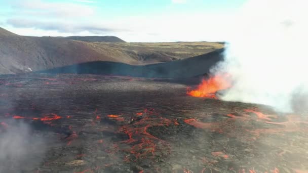 Fagradalsfjall Vulkanutbrott Med Heta Lågor Lava Flöde Island Drönare Skott — Stockvideo