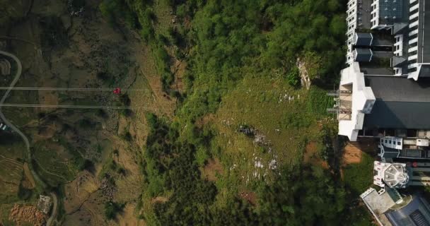 Direct Boven Een Rode Toeristische Kabelbaan Als Het Eindigt Zijn — Stockvideo