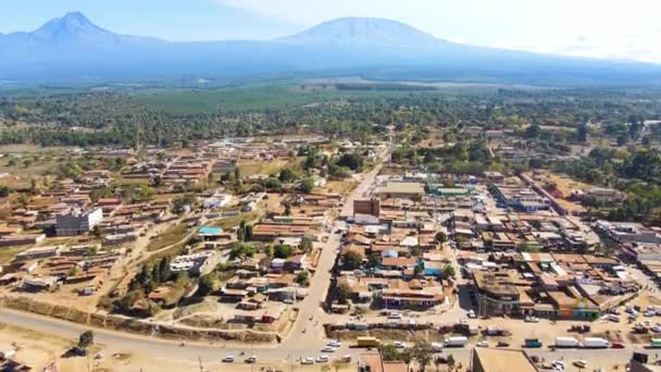 Vista Para Monte Quilimanjaro Pequeno Acordo Casas Com Fundo Kilimanjaro — Vídeo de Stock