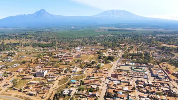 Vista Para Monte Quilimanjaro Pequeno Acordo Casas Com Fundo Kilimanjaro — Vídeo de Stock